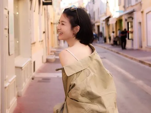 Song Hye Kyo khoe nhan sắc nổi bần bật giữa trời Âu