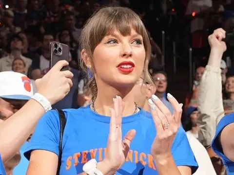 Khoảnh khắc Taylor Swift 'chạm mặt' Kylie Jenner gây sốt