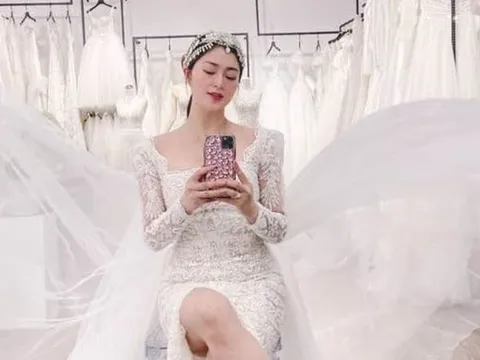 Diễn viên Thanh Trúc mặc váy cưới ở tuổi U45