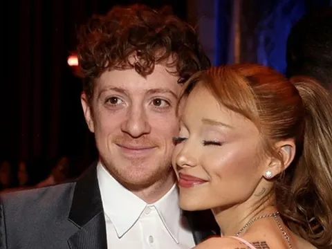 Nam diễn viên Ethan Slater lần đầu lộ diện sau tin chia tay Ariana Grande