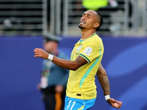 Raphinha bị người hâm mộ Brazil tẩy chay