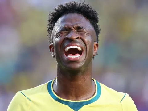 Vinicius giải cứu Brazil ở trận ra quân World Cup