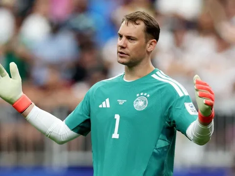Neuer xô đổ loạt kỷ lục