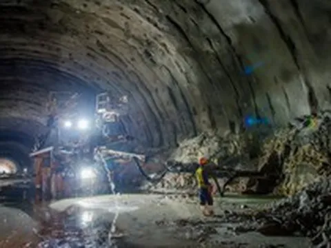 Trận chiến nghẹt thở cứu hầm xuyên núi dài nhất của tuyến cao tốc Bắc Nam khỏi nguy cơ sập đổ