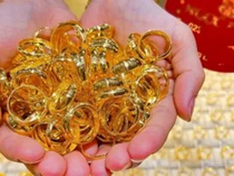 Đảo chiều, giá vàng tiếp tục đi lên: Nhiều người lãi đậm trong cảm giác ngỡ ngàng