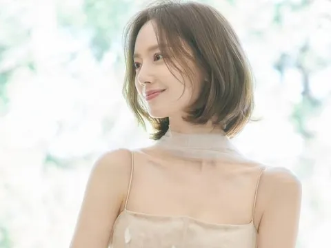 Điều thu hút sự chú ý trong bộ ảnh cưới của Moon Chae Won