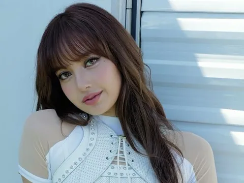 Lisa (BLACKPINK) vướng nghi vấn can thiệp 'dao kéo'