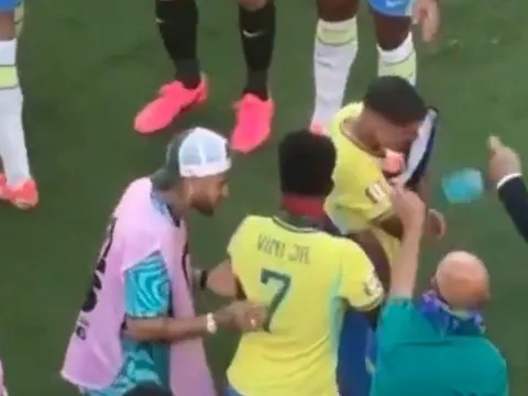 Cầu thủ Brazil phớt lờ Neymar?