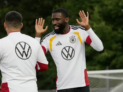 Real Madrid giữ chân Rudiger đến năm 2027
