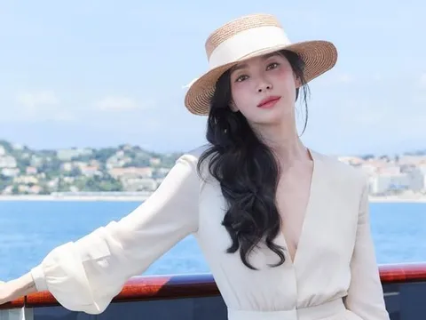 Song Hye Kyo đẹp như nữ thần, làn da trắng sáng ở tuổi 44