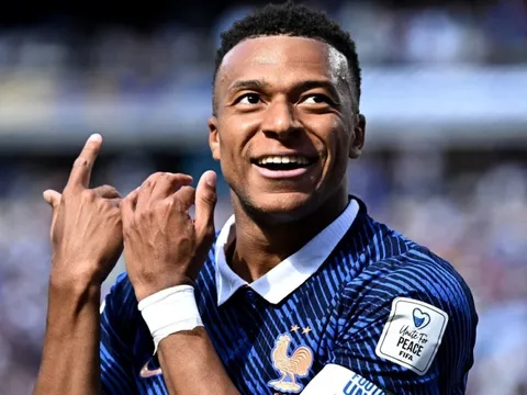 Phản ứng của Mbappe trong ngày vượt qua Pele