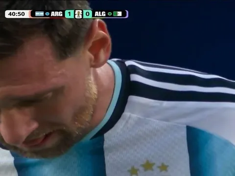Lý do Messi khóc