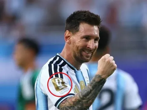 Chiếc áo khác biệt của Messi với toàn bộ tuyển Argentina