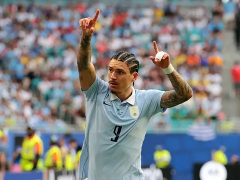 Mái tóc biến Nunez thành trò cười ở World Cup