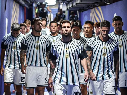 Bức ảnh Messi dẫn đầu dàn sao Argentina gây sốt