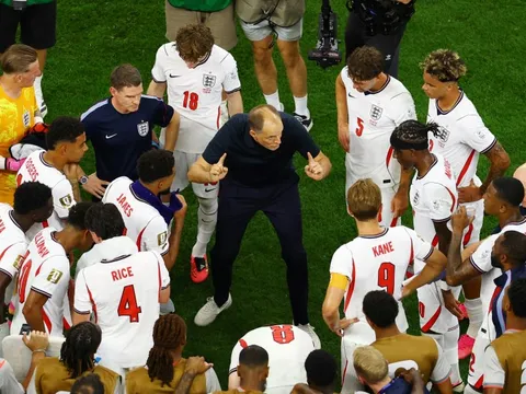 HLV Tuchel quát cầu thủ Anh