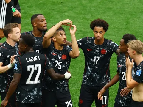 Qatar thảm bại 0-6 trước Canada