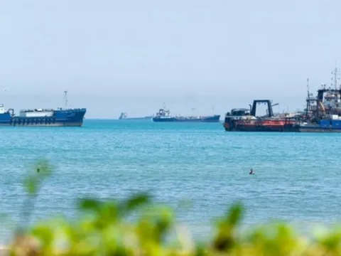 Thỏa thuận Mỹ-Iran vừa có hiệu lực, một tàu chở LNG 'băng băng' tiến về eo biển Hormuz
