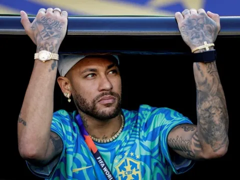 Neymar 'làm việc từ xa' giữa lúc Brazil thăng hoa