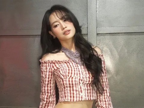 Ninh Dương Lan Ngọc diện croptop trễ vai khoe vòng eo bé xíu nổi rõ múi cơ