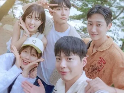 Loạt sao Hàn đình đám liên tục hội ngộ, gợi nhớ thời hoàng kim của Kdrama
