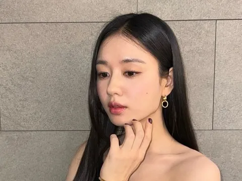 Ahn Eun Jin tiết lộ bữa ăn đơn giản giữa lúc gây chú ý vì giảm 10kg