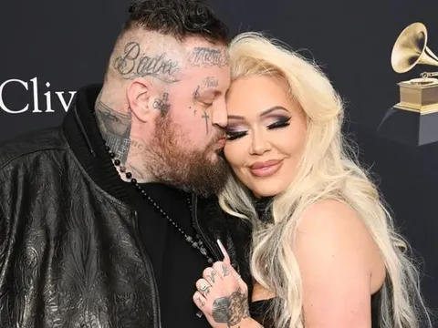 Bunnie Xo gây xôn xao với động thái lạ sau tin ly hôn Jelly Roll