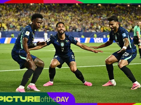 Khoảnh khắc World Cup: Cunha nâng bước Brazil