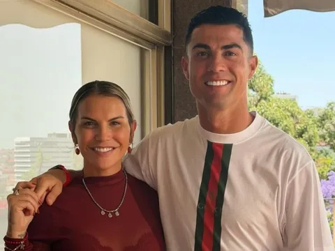 Chị gái Ronaldo ẩn ý Bồ Đào Nha không biết chơi bóng?