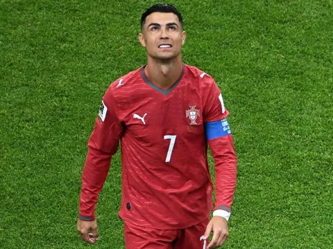 Tuyển Bồ Đào Nha dậy sóng vì Ronaldo