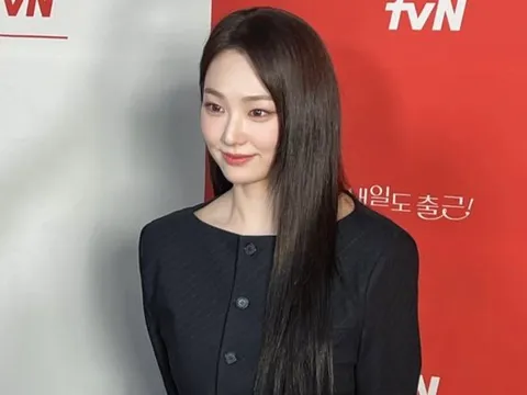 Kang Mi Na gây chú ý với nhan sắc thăng hạng sau khi giảm 10kg