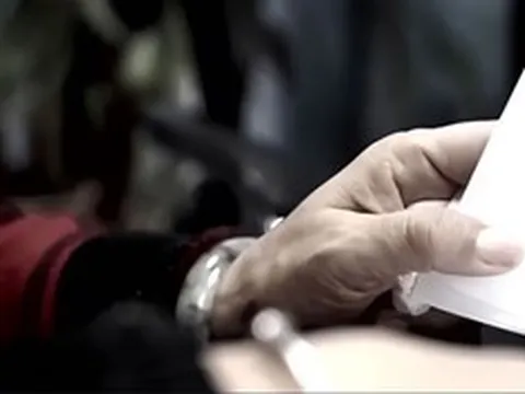 Trung Quốc: Bắt nhóm đối tượng dùng "nước tương" để lừa hơn 100 người cao tuổi