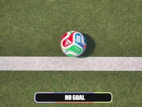 Nhật Bản lại gây chú ý với tình huống 'bóng còn trên vạch' ở World Cup