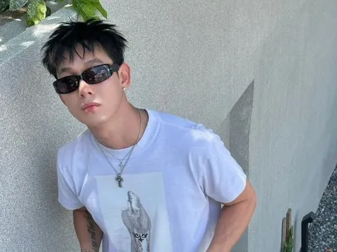 Song Luân đăng ảnh đời thường, visual cực phẩm chiếm trọn spotlight