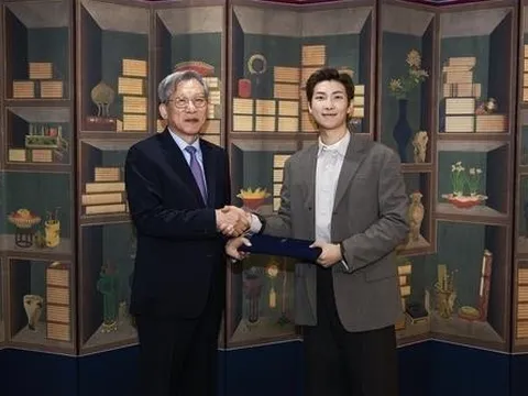 Một thành viên nhóm nhạc BTS được bổ nhiệm làm Đại sứ toàn cầu đầu tiên của Bảo tàng quốc gia Hàn Quốc