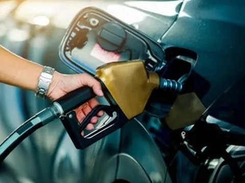 Giá xăng ở Nga đang tăng tốc, chính phủ tìm kiếm biện pháp ổn định thị trường