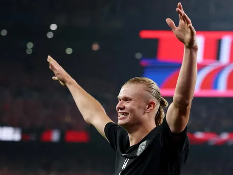 Haaland lập cú đúp, đáp trả Messi và Mbappe