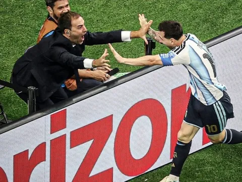 Người cùng Messi tạo khoảnh khắc 'triệu view' là ai