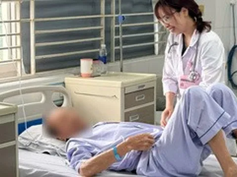 Ung thư di căn cả phổi lẫn xương, bất ngờ đón kỳ tích sau một tháng điều trị