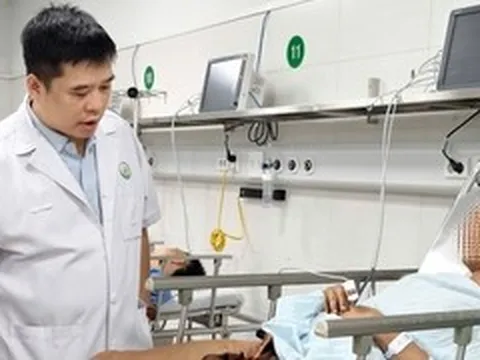 Xà beng dài 1,5 mét đâm xuyên đùi người đàn ông khi đang làm việc