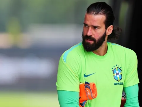 Brazil bỏ áo đỏ vào phút chót