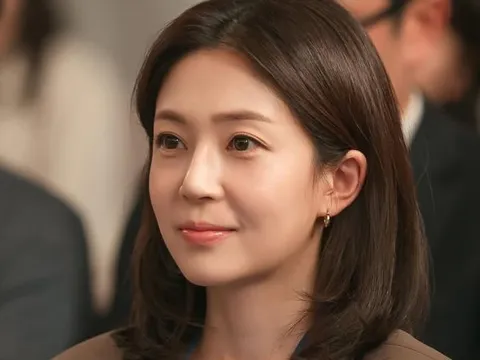 Sao nữ đình đám Baek Jin Hee thay đổi hoàn toàn sau đêm say nhớ đời