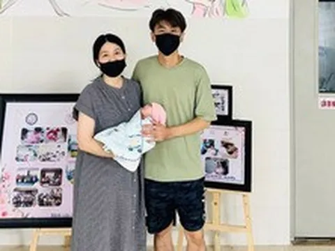 Thư tay xúc động của người cha Singapore có con gái 720 gram được cứu sống ở Đà Nẵng
