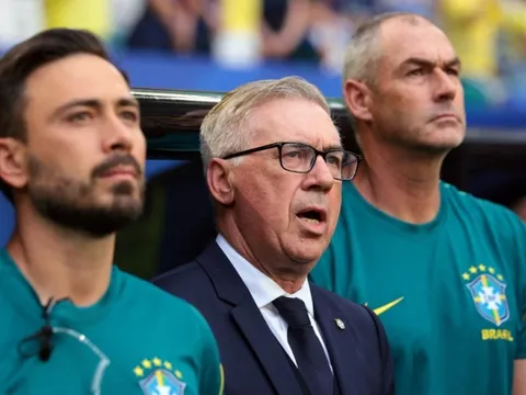 Ancelotti ghi điểm với người Brazil