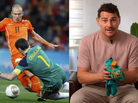 Casillas tự nhận 'lấy trộm' áo vô địch World Cup 2010