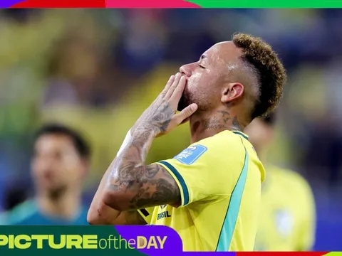 Khoảnh khắc World Cup: Neymar trở lại