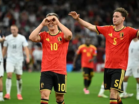 Bỉ vào vòng 32 đội sau trận thắng 5-1