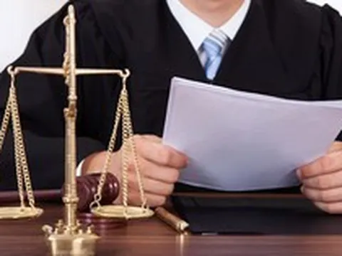 Ngân hàng bắt mua bảo hiểm nhân thọ 150 triệu mới cho vay, đến khi yêu cầu bồi thường 6,5 tỷ thì công ty từ chối: Tòa phán thế nào?