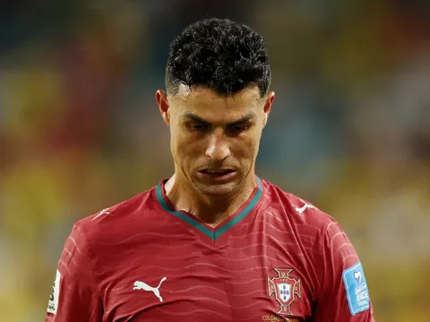 Ronaldo lu mờ trước James Rodriguez