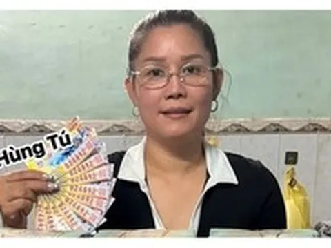 Đại lý tìm khách hàng trúng độc đắc 32 vé xổ số miền Nam